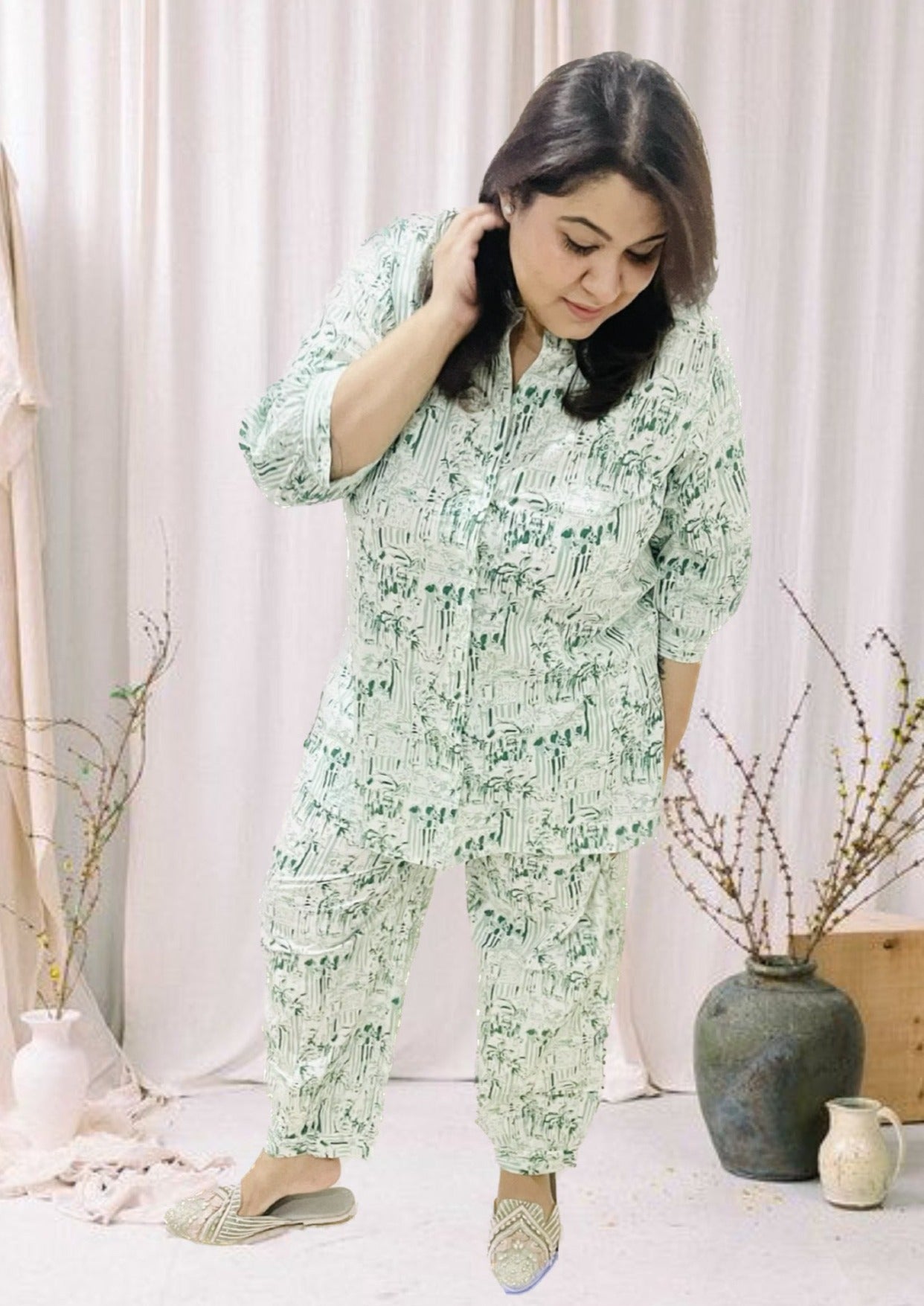 Ishan Lounge Set