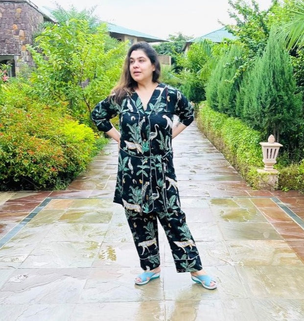 Hitam Jungle Print Night Suit