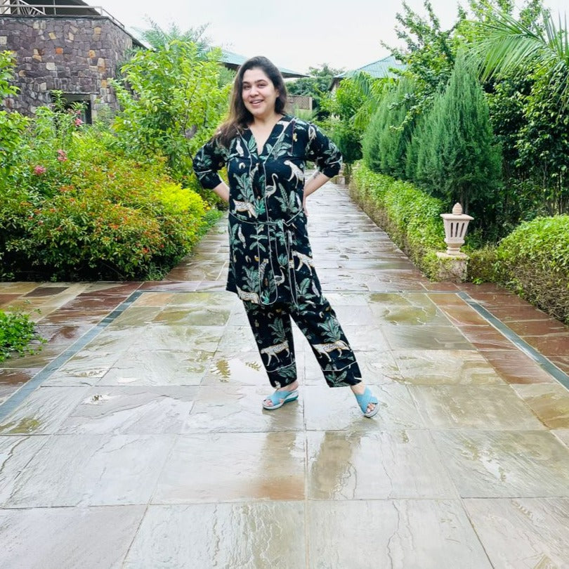Hitam Jungle Print Night Suit