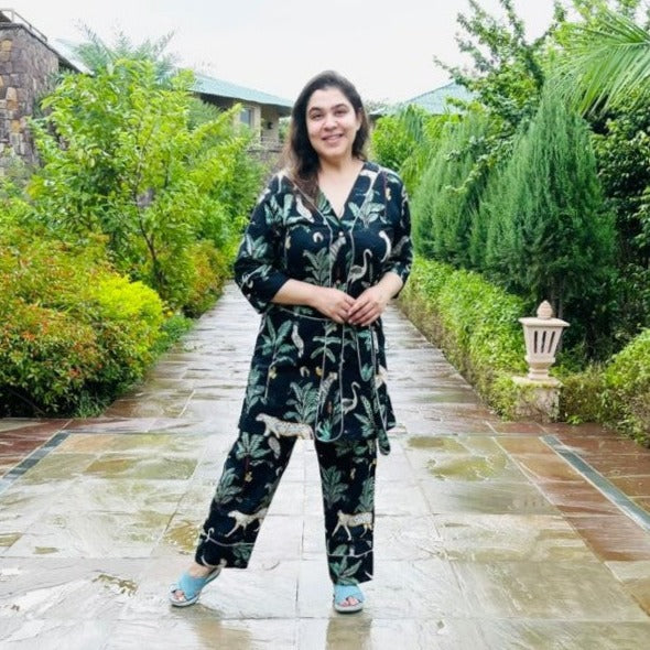 Hitam Jungle Print Night Suit