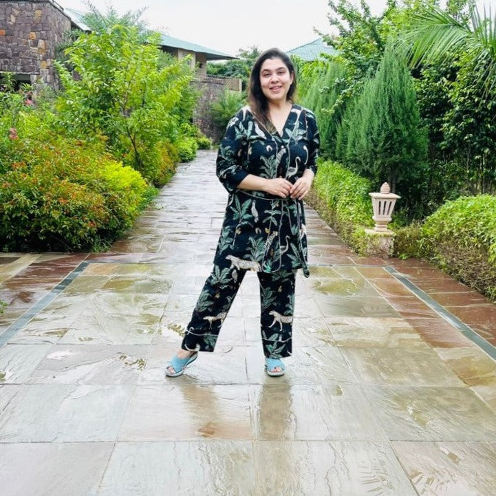 Hitam Jungle Print Night Suit